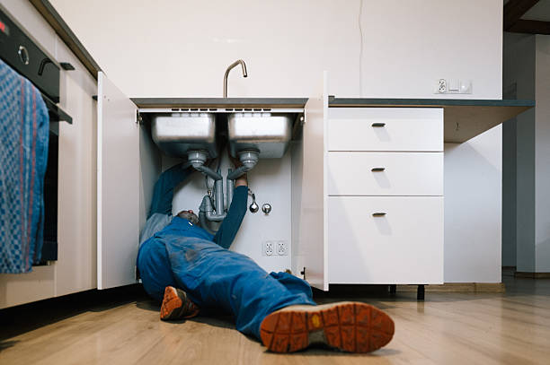 Professional Leak Detection technician working in Teaneck, NJ